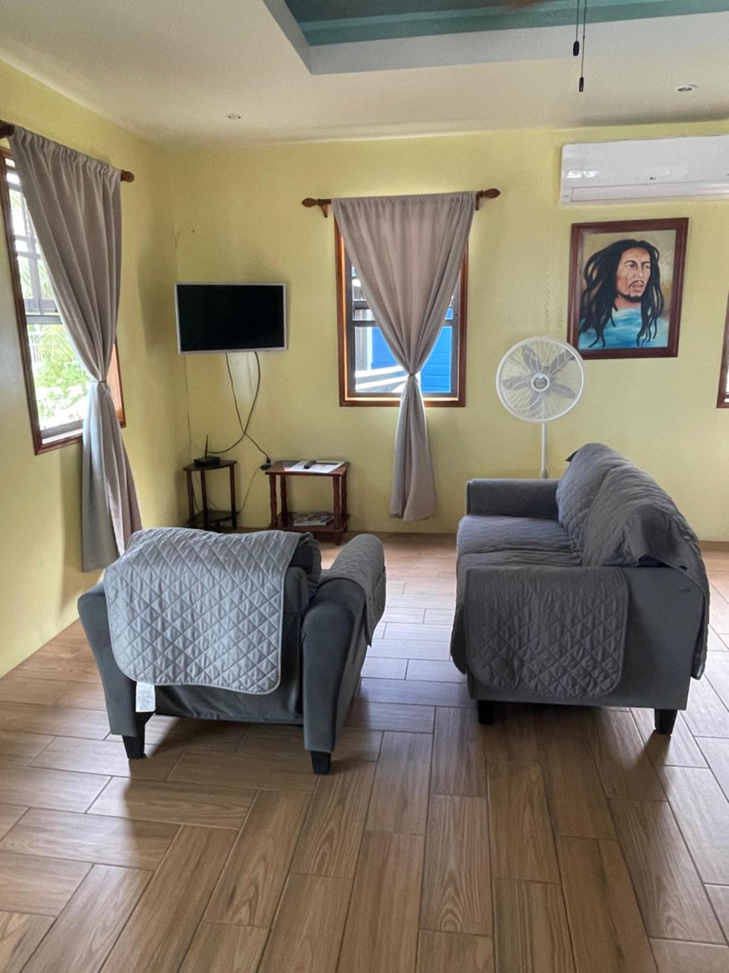 Hidden Treasure Vacation Home Blue Bay Cottage Caye Caulker Extérieur photo